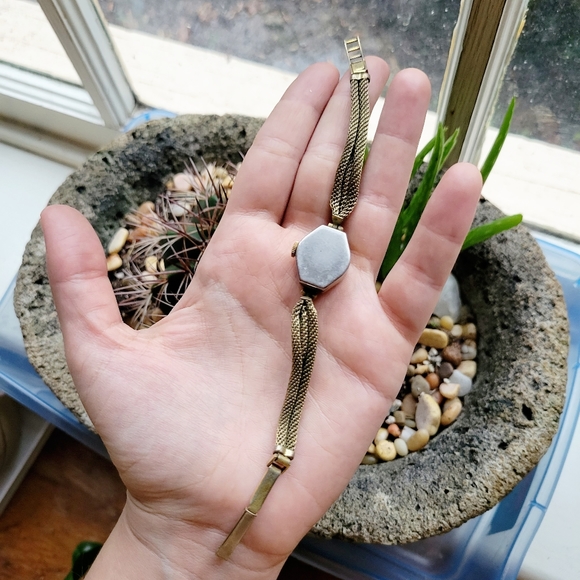 Vintage Services 5 Jewels Gold & Silver Dainty Classic Watch - Picture 9 of 9